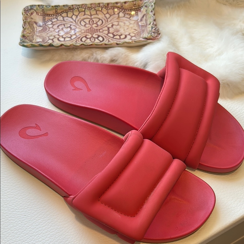 Women's OLUKAI slides